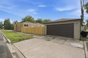258 E 107th St, Chicago, IL 60628 - Photo 25