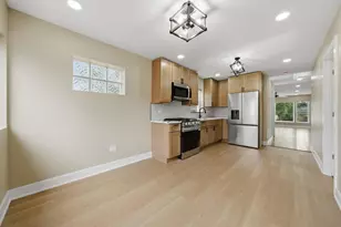 258 E 107th St, Chicago, IL 60628 - Photo 9