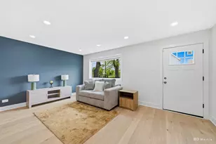 8541 S Givins Ct, Chicago, IL 60620 - Photo 5