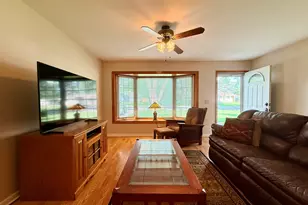 99 Circle Dr E, Montgomery, IL 60538 - Photo 11