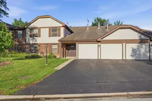 1251 Williamsburg Dr, Schaumburg, IL 60193 - Photo 1