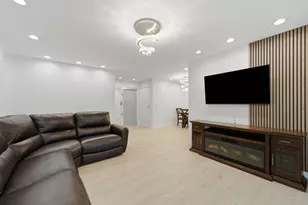 1251 Williamsburg Dr, Schaumburg, IL 60193 - Photo 9