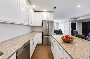 308 W Evergreen Ave, Chicago, IL 60610 - Photo 9