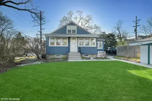 130 Fourth St, Libertyville, IL 60048 - Photo 1