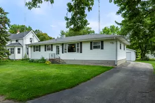 403 N 3rd St, Malta, IL 60150 - Photo 1