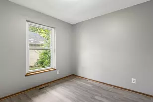 712 Cherry St, Rockford, IL 61101 - Photo 9