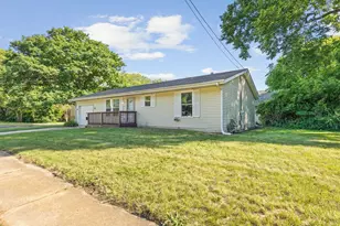 712 Cherry St, Rockford, IL 61101 - Photo 3