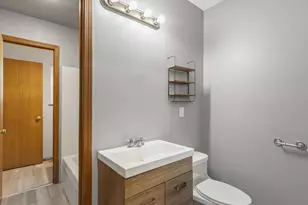 712 Cherry St, Rockford, IL 61101 - Photo 7