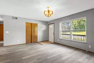 712 Cherry St, Rockford, IL 61101 - Photo 5