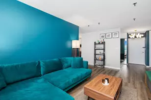 4250 N Marine Dr, Chicago, IL 60613 - Photo 3