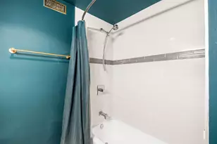 4250 N Marine Dr, Chicago, IL 60613 - Photo 11