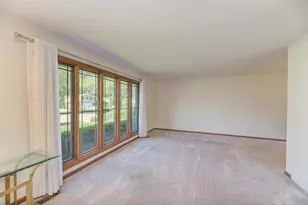 910 W White Oak St, Arlington Heights, IL 60005 - Photo 9
