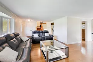 1113 W Weathersfield Way, Schaumburg, IL 60193 - Photo 5