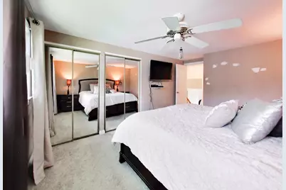 1113 W Weathersfield Way, Schaumburg, IL 60193 - Photo 17