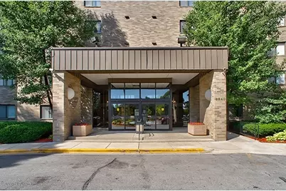 6340 Americana Drive #310, Willowbrook, IL 60527 - Photo 3