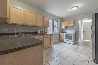 8923 S Blackstone Avenue, Chicago, IL 60617 - Photo 11