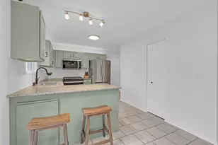794 White Pine Cir, Lake in the Hills, IL 60156 - Photo 7