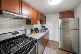 1460 Fairlane Dr, Schaumburg, IL 60193 - Photo 3
