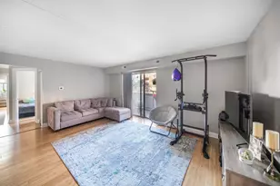 1460 Fairlane Dr, Schaumburg, IL 60193 - Photo 5
