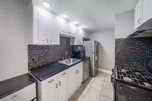 1460 Fairlane Dr, Schaumburg, IL 60193 - Photo 3
