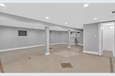 8132 S Paxton Avenue, Chicago, IL 60617 - Photo 21