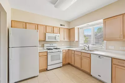 7450 N Lincoln Avenue #204, Skokie, IL 60076 - Photo 11