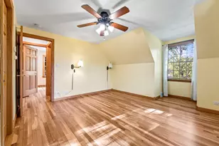 107 N Elmhurst Ave, Mount Prospect, IL 60056 - Photo 17