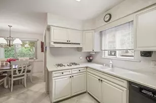 2724 Old Glenview Rd, Wilmette, IL 60091 - Photo 9