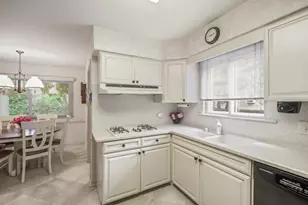2724 Old Glenview Rd, Wilmette, IL 60091 - Photo 9
