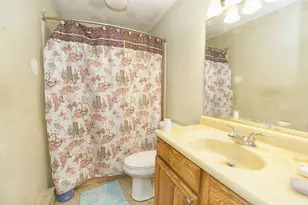 7415 Clarendon Ct, Fox Lake, IL 60020 - Photo 7