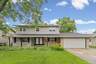 91 Kendal Rd, Elk Grove Village, IL 60007 - Photo 1