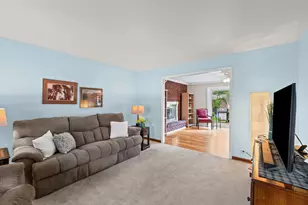 91 Kendal Rd, Elk Grove Village, IL 60007 - Photo 11