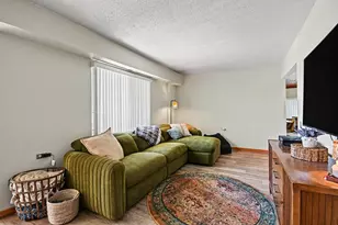 2851 Heritage Dr, Joliet, IL 60435 - Photo 3