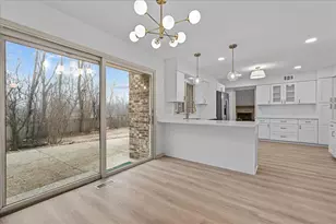 1305 Warwick Ct, Deerfield, IL 60015 - Photo 3