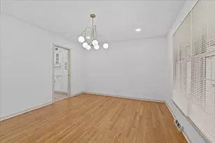 1305 Warwick Ct, Deerfield, IL 60015 - Photo 9