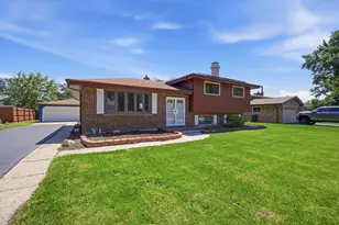 191 Montclare Ln, Wood Dale, IL 60191 - Photo 3