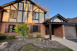 11151 Cottonwood Dr, Palos Hills, IL 60465 - Photo 1
