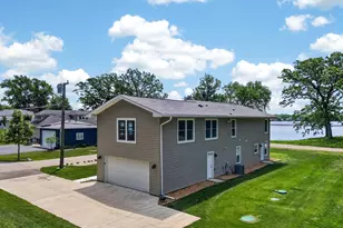 172 E Lakeview Ave, Round Lake Beach, IL 60073 - Photo 25