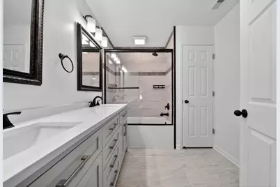 172 E Lakeview Avenue, Round Lake Beach, IL 60073 - Photo 13