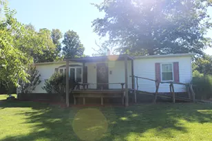 3042 Five Mile Creek Road E, Salem, IL 62881 - Photo 5