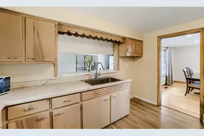 621 W Slocum Lake Road, Wauconda, IL 60084 - Photo 9