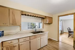 621 W Slocum Lake Rd, Wauconda, IL 60084 - Photo 9