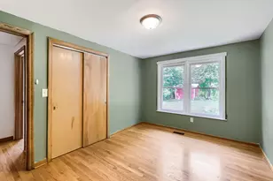 621 W Slocum Lake Rd, Wauconda, IL 60084 - Photo 11