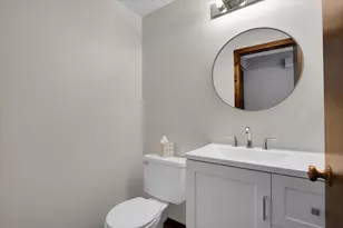 940 French Dr, Mundelein, IL 60060 - Photo 25