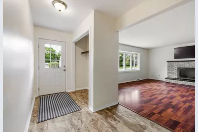 517 S Hubbard Street, Algonquin, IL 60102 - Photo 5