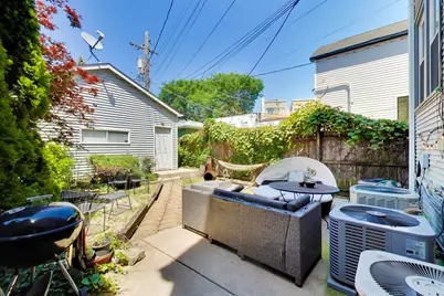 2102 W Belle Plaine Avenue, Chicago, IL 60618 - Photo 59