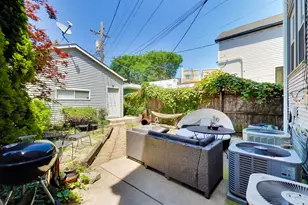 2102 W Belle Plaine Ave, Chicago, IL 60618 - Photo 59