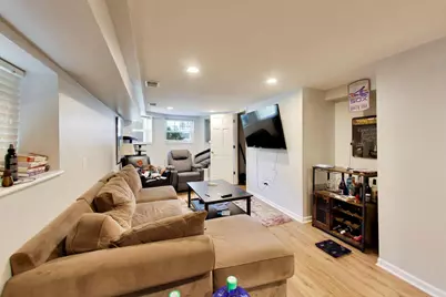 2102 W Belle Plaine Avenue, Chicago, IL 60618 - Photo 47