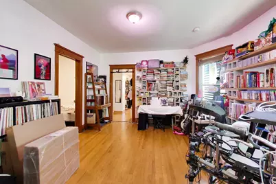 2102 W Belle Plaine Avenue, Chicago, IL 60618 - Photo 7