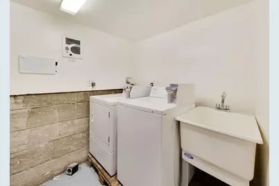 2102 W Belle Plaine Avenue, Chicago, IL 60618 - Photo 57